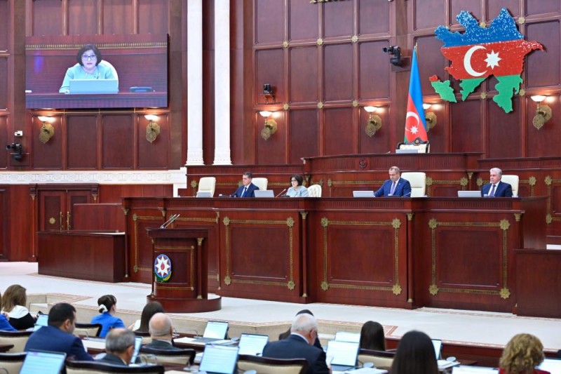 Parlamentin yaz sessiyasının son iclası başladı